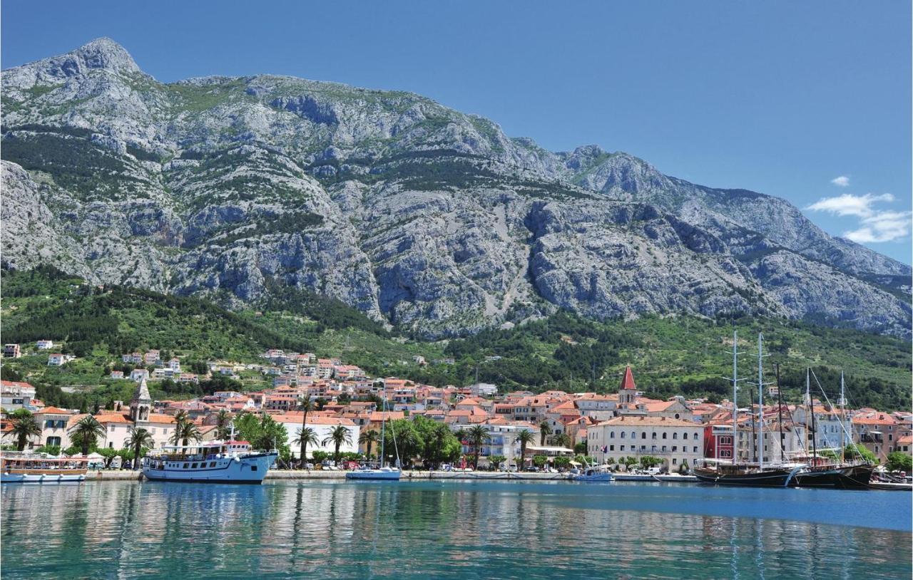 1 Bedroom Stunning Apartment In Makarska Exterior photo